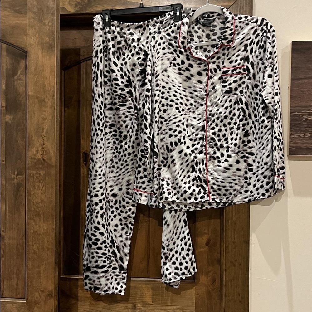 Ambrielle Black and White Pajama Set